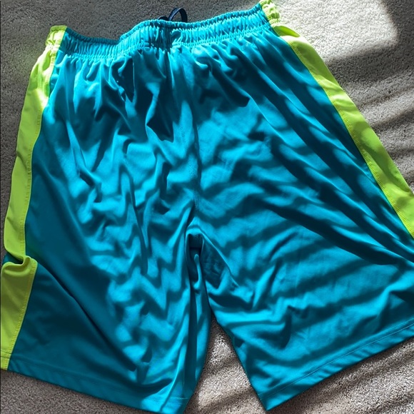 Nike neon basketball shorts - Picture 3 of 4